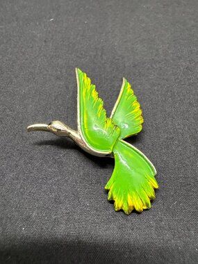 Vintage Gerrys Green & Yellow Flying Enamel Hummingbird Brooch Pin 2 Inches Silv